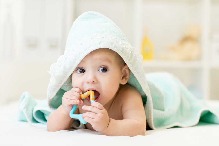 Jak objawia się ząbkowanie u dziecka? KtoMaLek.pl