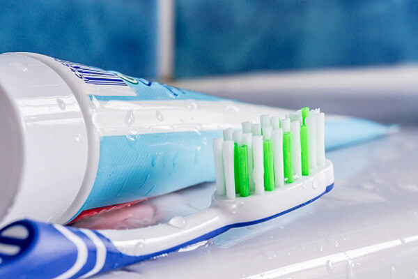 oznaczenia na tubce pasty do zębów