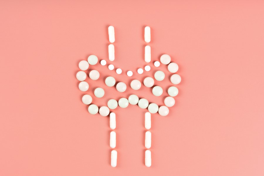 Tabletki ułożone w kształt tarczycy.