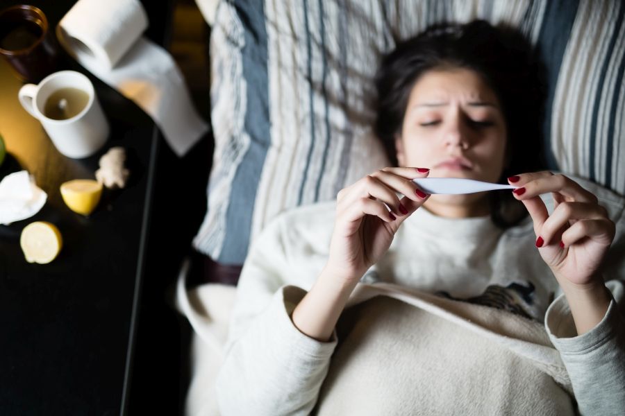 Jak zbić gorączkę? Farmaceutyczne i domowe sposoby